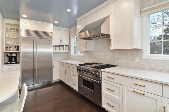 30 Locust Lane, Bronxville, NY 10708