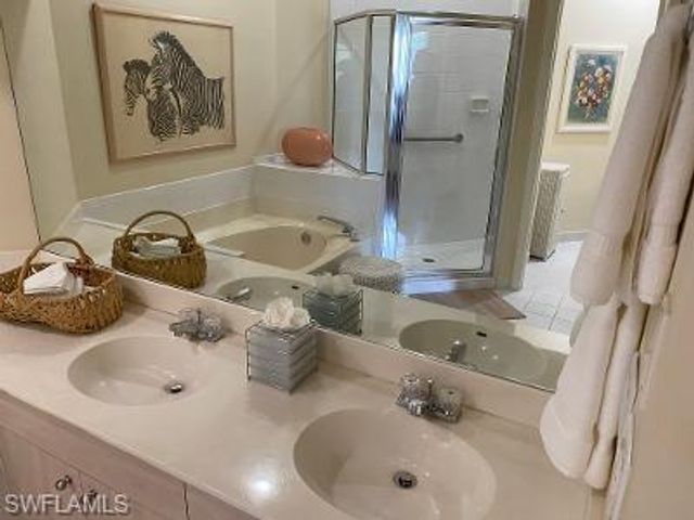 100 L Ambiance CIR E 201, Naples, FL 34108
