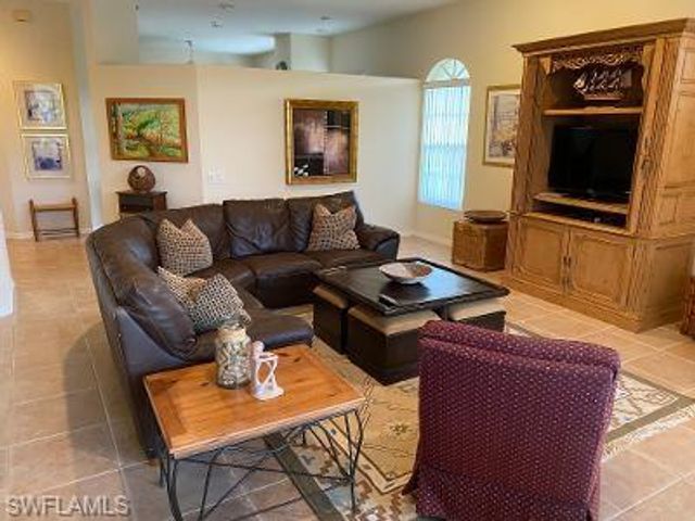 100 L Ambiance CIR E 201, Naples, FL 34108