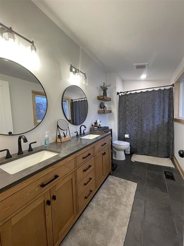 75512 County Road 665, Lawton, MI 49065