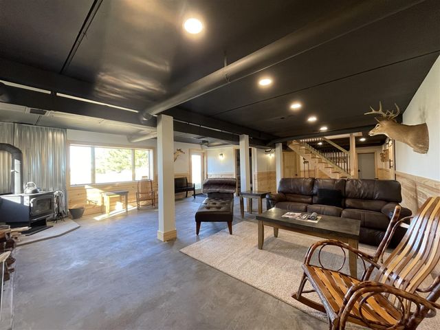 75512 County Road 665, Lawton, MI 49065