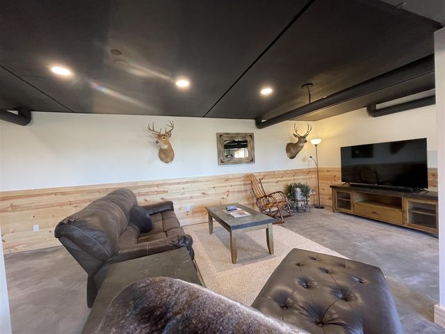 75512 County Road 665, Lawton, MI 49065