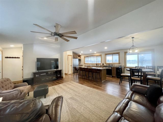 75512 County Road 665, Lawton, MI 49065