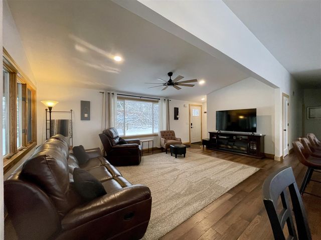 75512 County Road 665, Lawton, MI 49065