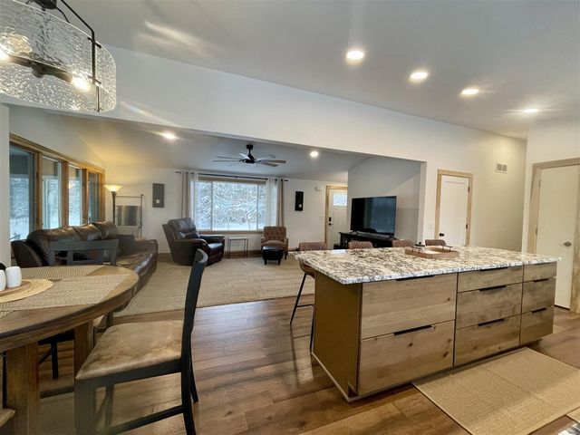 75512 County Road 665, Lawton, MI 49065