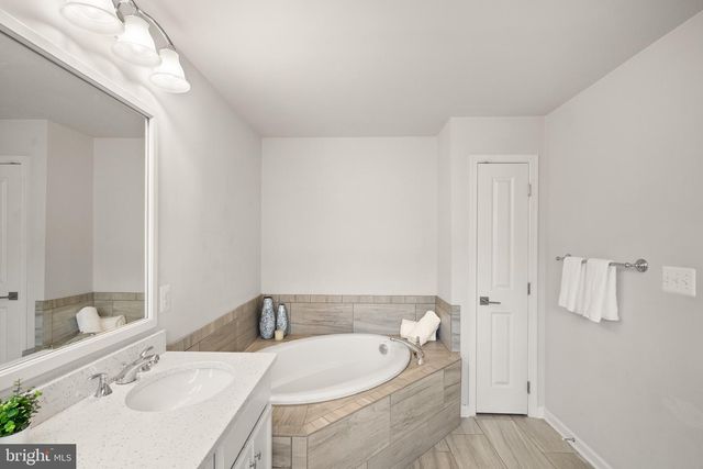 43197 HALKETT SQ, Ashburn, VA 20148