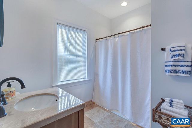 207 DOUGLAS AVE, Charlottesville, VA 22902