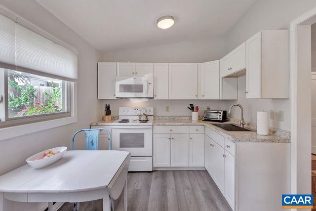 207 DOUGLAS AVE, Charlottesville, VA 22902