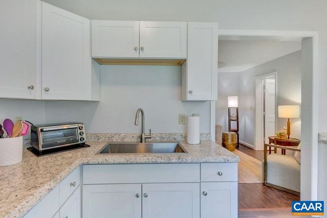 207 DOUGLAS AVE, Charlottesville, VA 22902