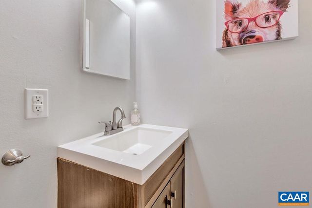 207 DOUGLAS AVE, Charlottesville, VA 22902