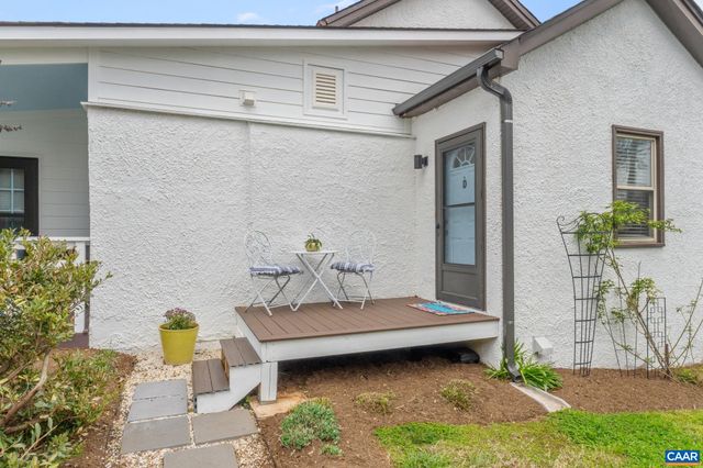 207 DOUGLAS AVE, Charlottesville, VA 22902