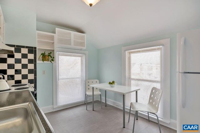 207 DOUGLAS AVE, Charlottesville, VA 22902