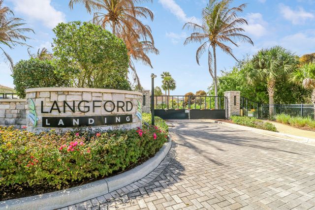 2475 NE Evinrude Circle, Jensen Beach, FL 34957