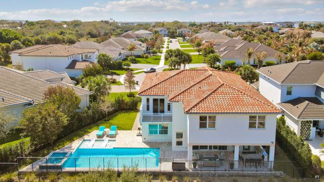 2475 NE Evinrude Circle, Jensen Beach, FL 34957