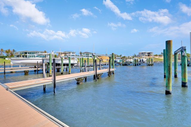 2475 NE Evinrude Circle, Jensen Beach, FL 34957