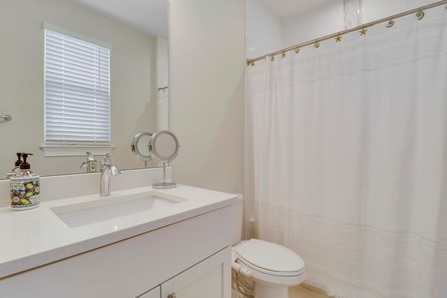 2475 NE Evinrude Circle, Jensen Beach, FL 34957