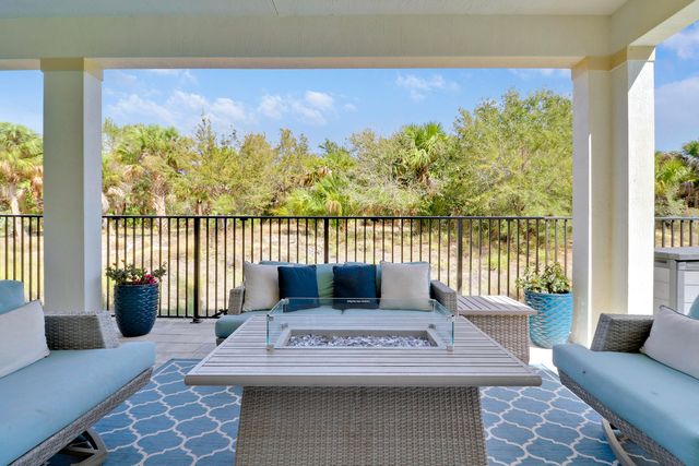 2475 NE Evinrude Circle, Jensen Beach, FL 34957