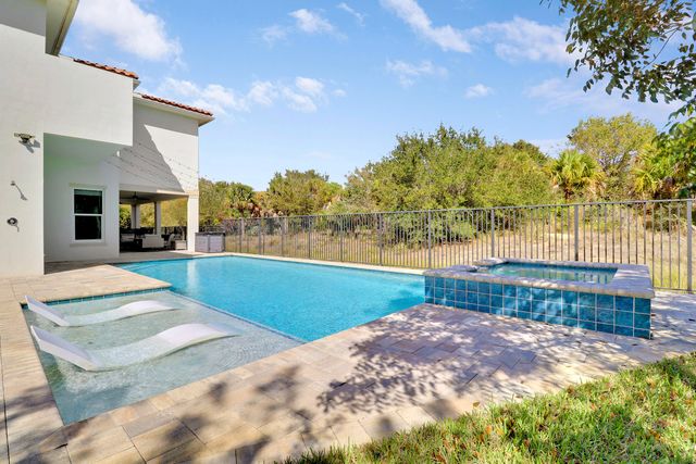 2475 NE Evinrude Circle, Jensen Beach, FL 34957