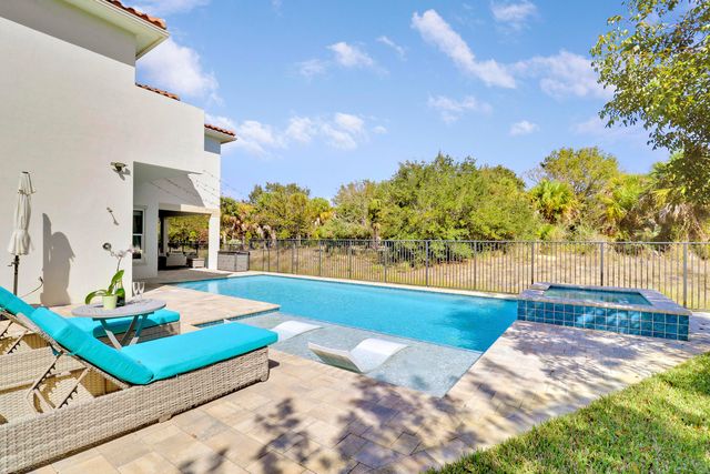 2475 NE Evinrude Circle, Jensen Beach, FL 34957