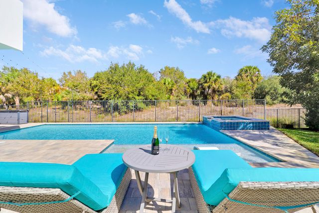 2475 NE Evinrude Circle, Jensen Beach, FL 34957