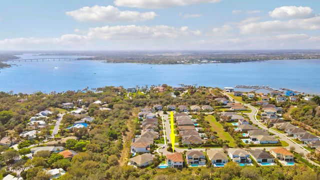 2475 NE Evinrude Circle, Jensen Beach, FL 34957