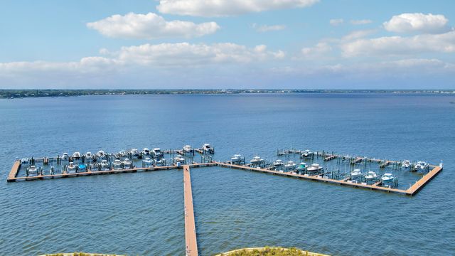 2475 NE Evinrude Circle, Jensen Beach, FL 34957