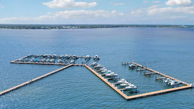 2475 NE Evinrude Circle, Jensen Beach, FL 34957