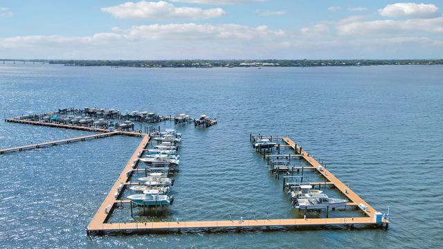 2475 NE Evinrude Circle, Jensen Beach, FL 34957