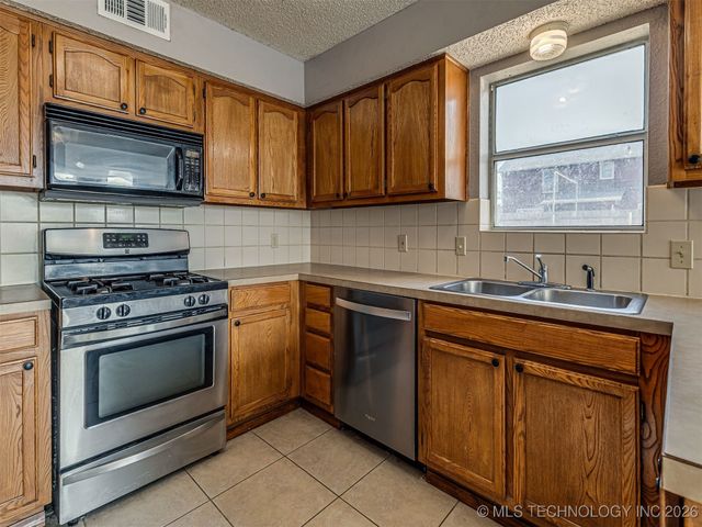 8307 N 126th East Avenue, Owasso, OK 74055