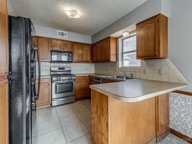 8307 N 126th East Avenue, Owasso, OK 74055