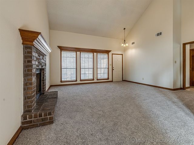 8307 N 126th East Avenue, Owasso, OK 74055