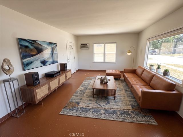 1820 Hillhurst Avenue, Los Feliz, CA 90027