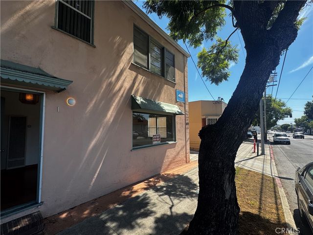 1820 Hillhurst Avenue, Los Feliz, CA 90027