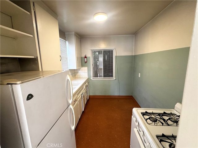 1820 Hillhurst Avenue, Los Feliz, CA 90027