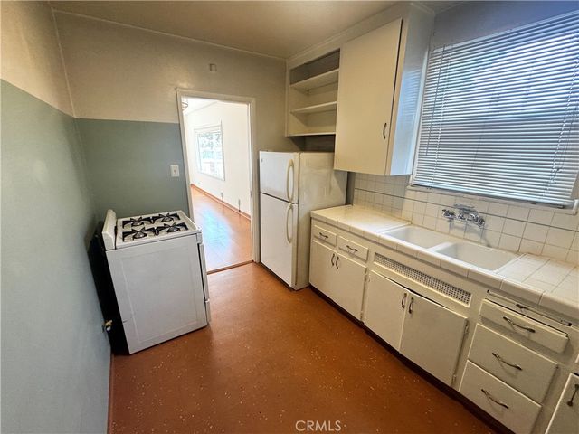 1820 Hillhurst Avenue, Los Feliz, CA 90027