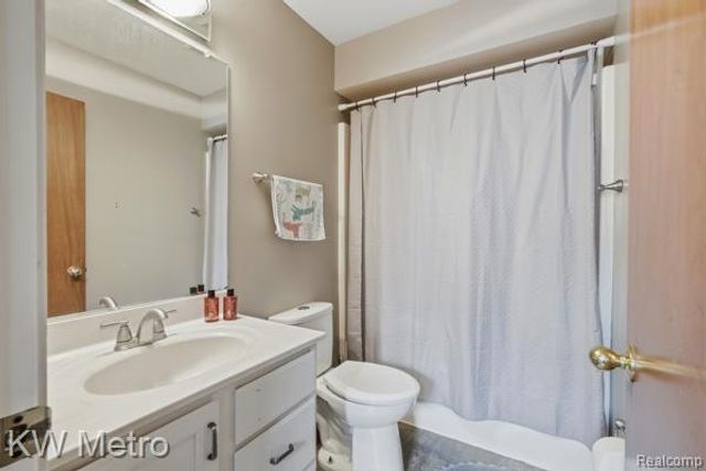 473 Village Oaks Court, Ann Arbor, MI 48103