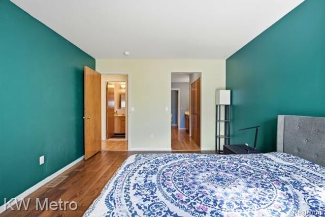 473 Village Oaks Court, Ann Arbor, MI 48103