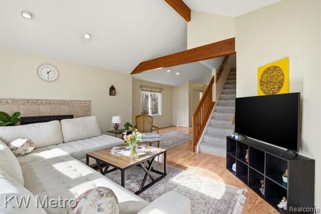 473 Village Oaks Court, Ann Arbor, MI 48103