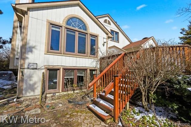 473 Village Oaks Court, Ann Arbor, MI 48103