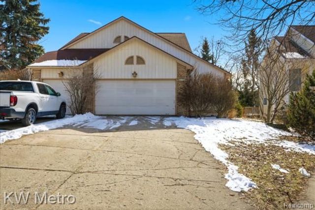 473 Village Oaks Court, Ann Arbor, MI 48103