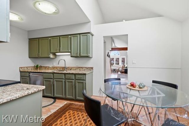 473 Village Oaks Court, Ann Arbor, MI 48103