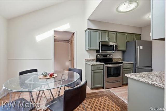 473 Village Oaks Court, Ann Arbor, MI 48103