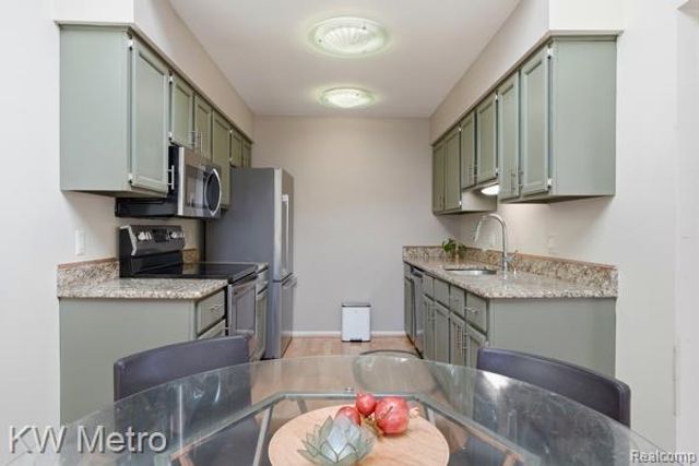 473 Village Oaks Court, Ann Arbor, MI 48103