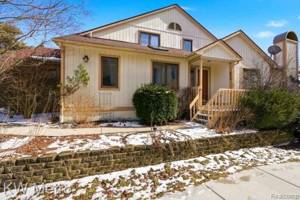 473 Village Oaks Court, Ann Arbor, MI 48103