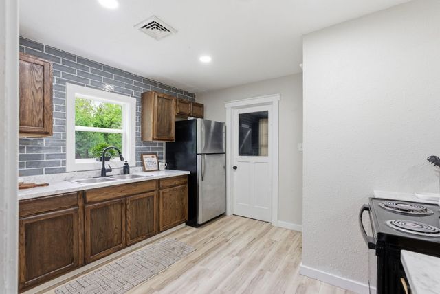1833 N Green St, Wichita, KS 67214