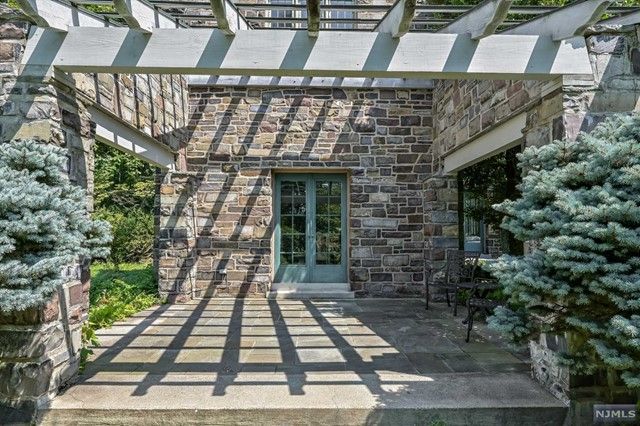 155 Chestnut Ridge Road, Saddle River, NJ 07458