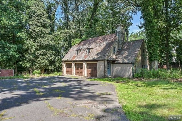 155 Chestnut Ridge Road, Saddle River, NJ 07458
