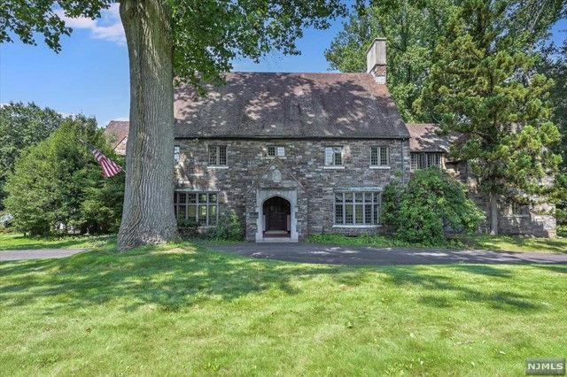 155 Chestnut Ridge Road, Saddle River, NJ 07458