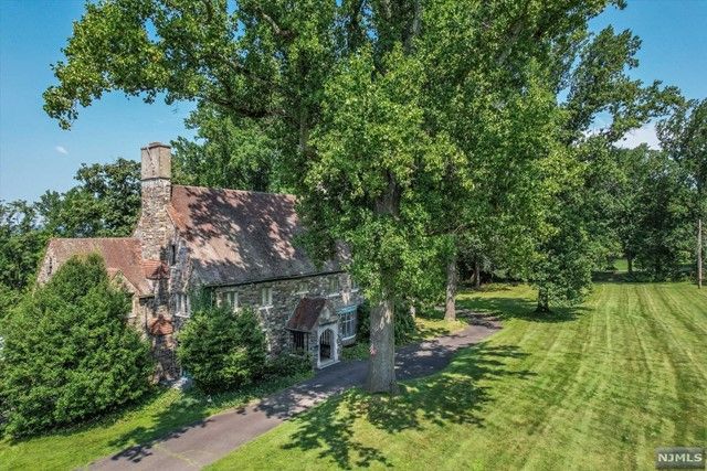 155 Chestnut Ridge Road, Saddle River, NJ 07458
