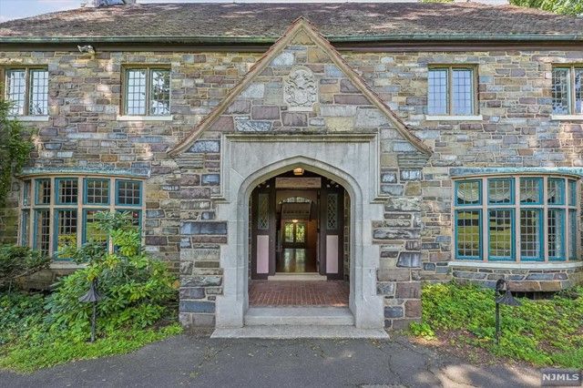 155 Chestnut Ridge Road, Saddle River, NJ 07458